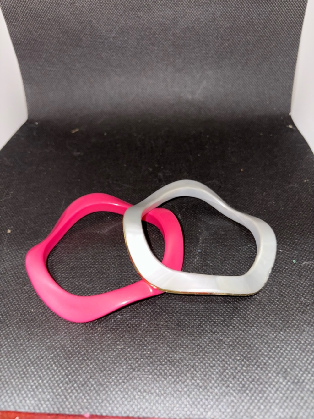 Vintage Pink and White Resin Wavy Bangle Set - Women Jewelry